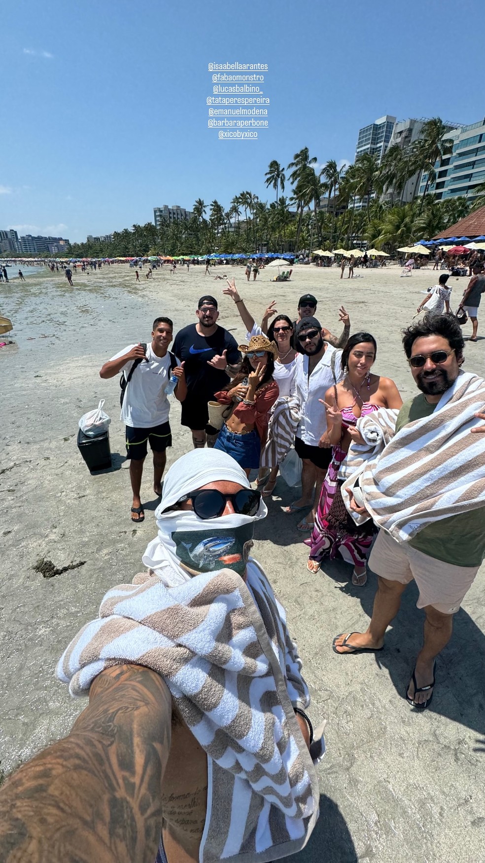 Gabriel Medina e Isabella Arantes curtem praia em Alagoas — Foto: Reprodução/Instagram