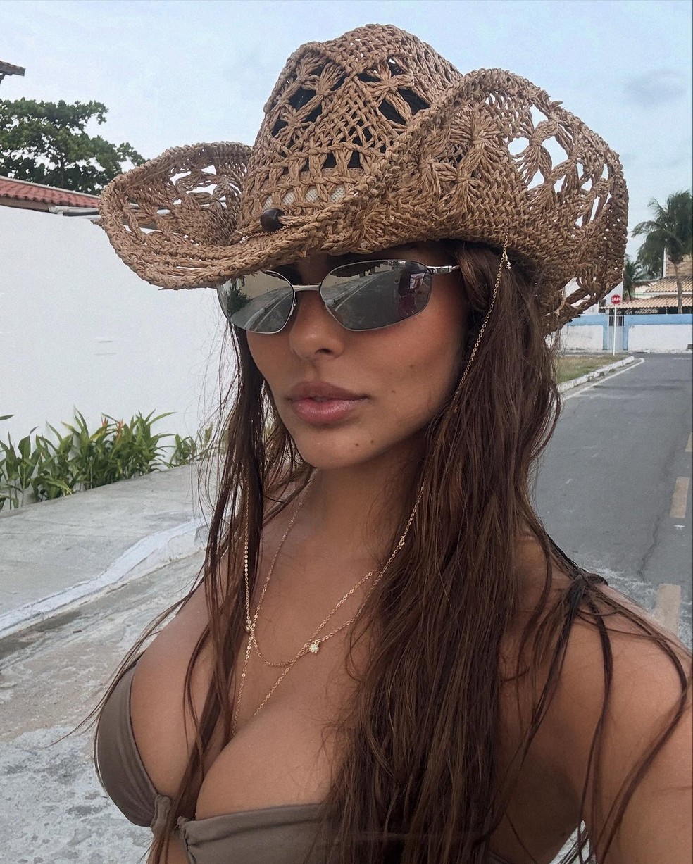 Gabriel Medina e Isabella Arantes curtem praia em Alagoas — Foto: Reprodução/Instagram