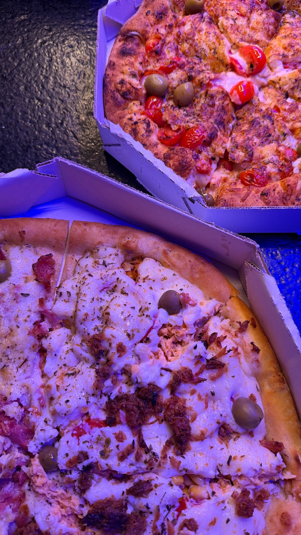 Bruna Biancardi, Neymar, Mavie e Mel curtem noite do pijama com cabana e pizza — Foto: Reprodução/Instagram