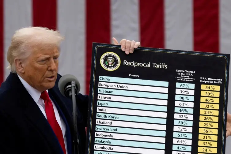 Reuters/Carlos Barria/Arquivo/proibida reprodução FILE PHOTO: U.S. President Donald Trump delivers remarks on tariffs in the Rose Garden at the White House in Washington, D.C., U.S., April 2, 2025. Reuters/Carlos Barria/Arquivo/Proibida reprodução