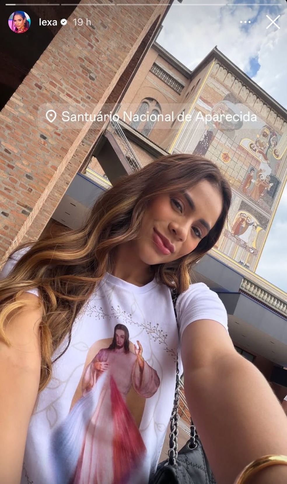 Lexa e Ricardo Vianna fazem homenagem à filha em missa — Foto: Reprodução | Instagram