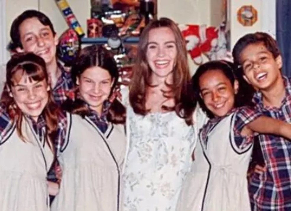 Gisele Frade, Felipe Chammas, Fernanda Souza, Flávia Monteiro, Aretha Oliveira e Pierre Bittencourt fizeram parte da primeira fase de 'Chiquititas' — Foto: SBT