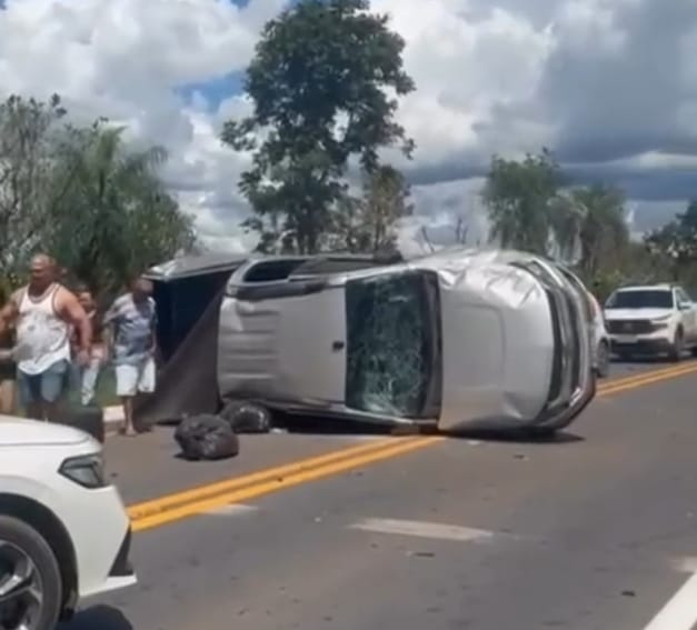 Caminhonete capota na MT-010 e deixa duas crianças feridas entre Cuiabá e a Guia