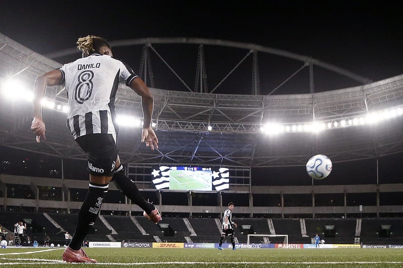 Botafogo empata com Caracas na estreia da Sul-Americana e sai vaiado