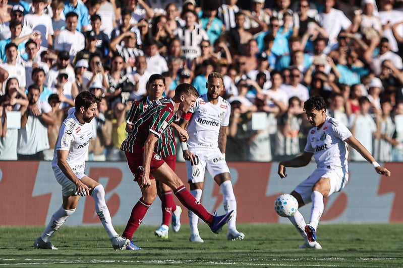 Neymar perde chance e Santos leva virada do Fluminense pelo Brasileirão