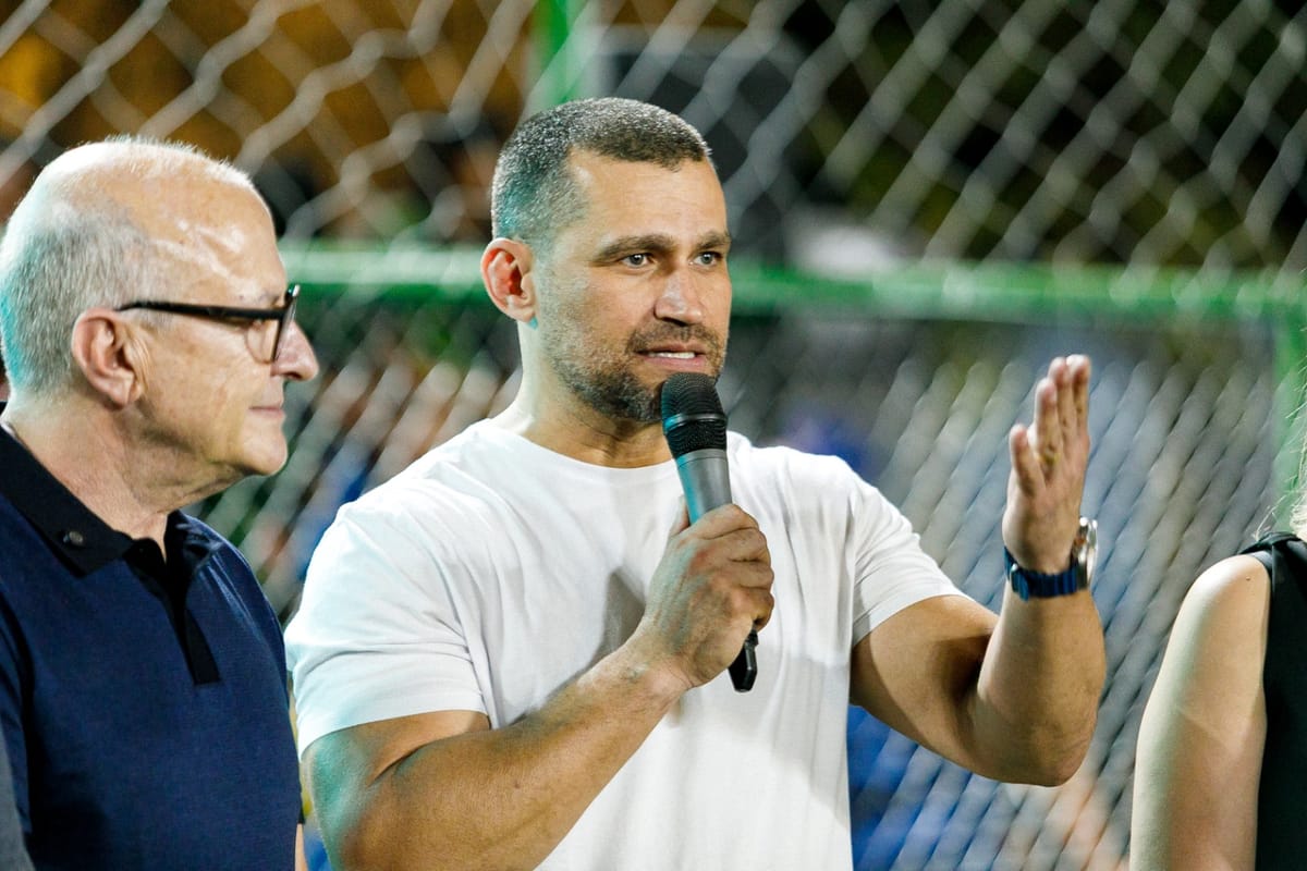 Parceria entre Prefeitura e Estado prevê revitalização de 20 campos de futebol