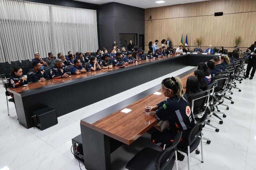 Governador recontrata ex-servidores e determina retomada de contratos do Samu na Baixada