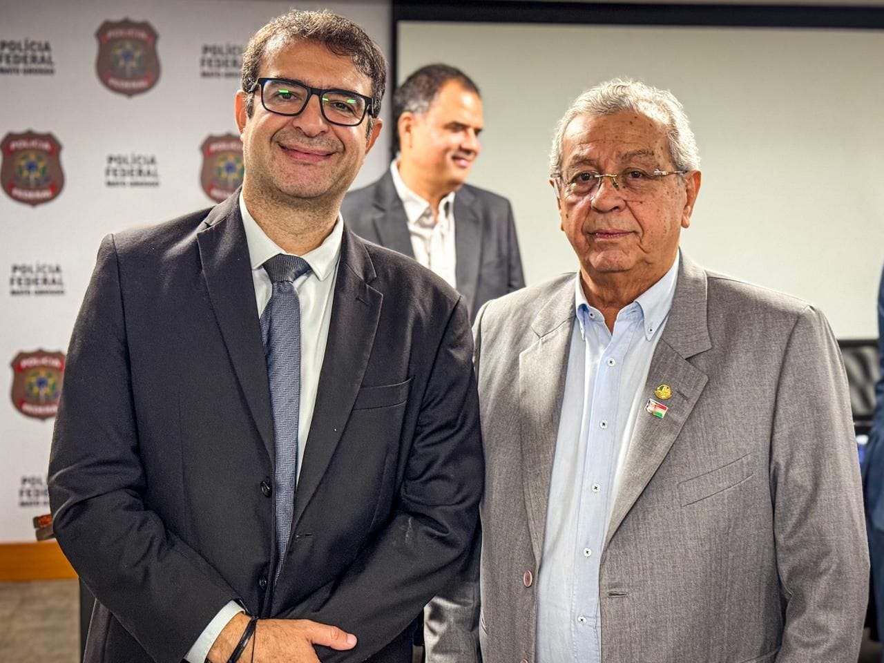 Jayme Campos recebe homenagem da Polícia Federal por apoio à instituição em MT