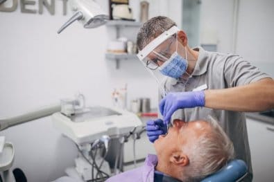 Idoso sofre mal súbito durante  procedimento odontológico e morre em clínica de Cuiabá