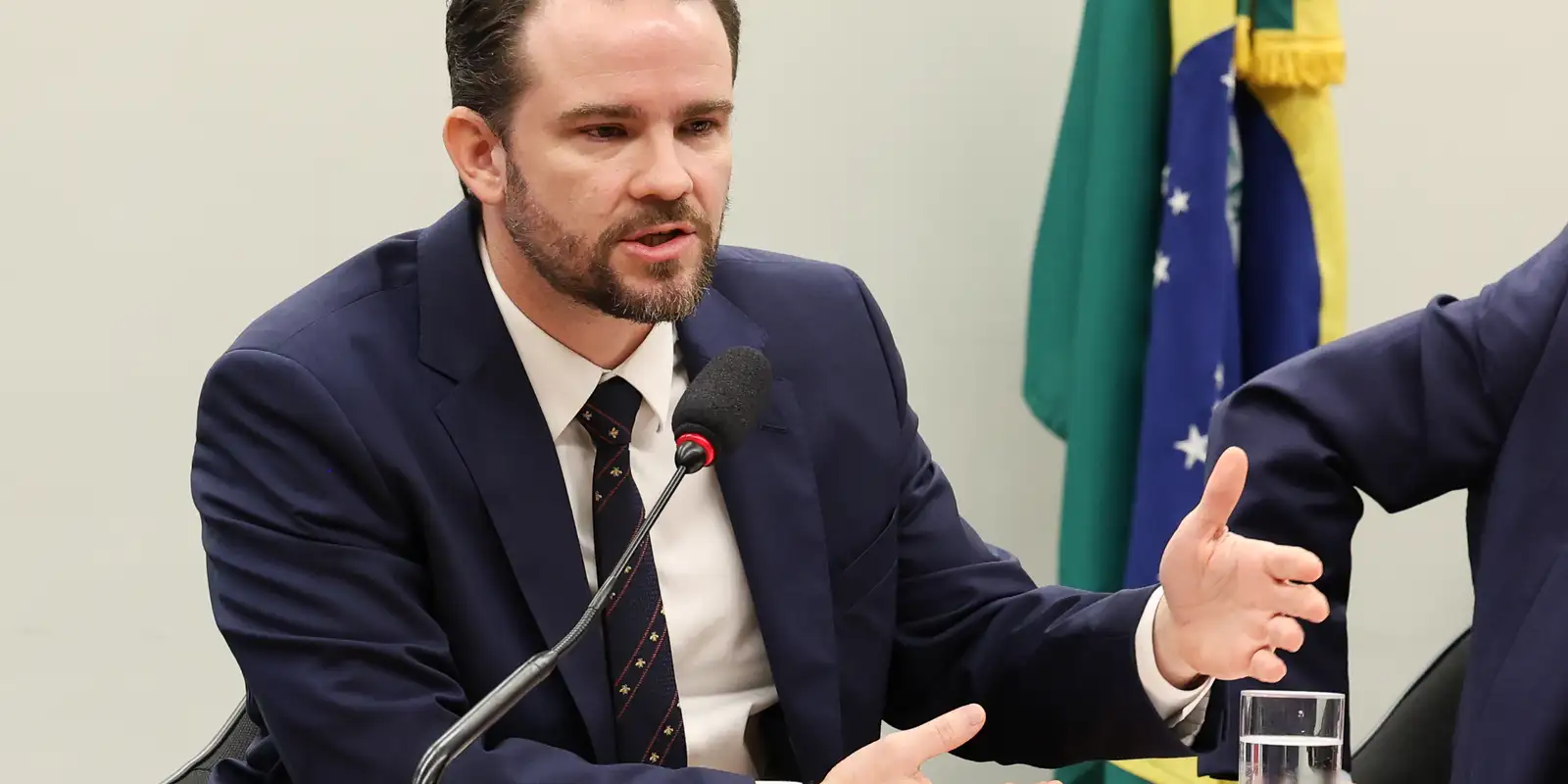 Brasil prepara emissão de títulos em yuan na China