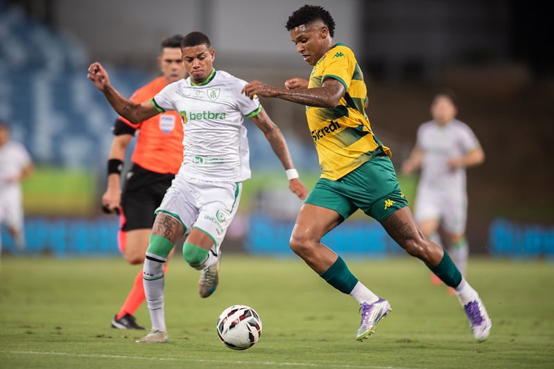 Com gol no fim, Cuiabá vence o América-MG e sobe na tabela da Série B