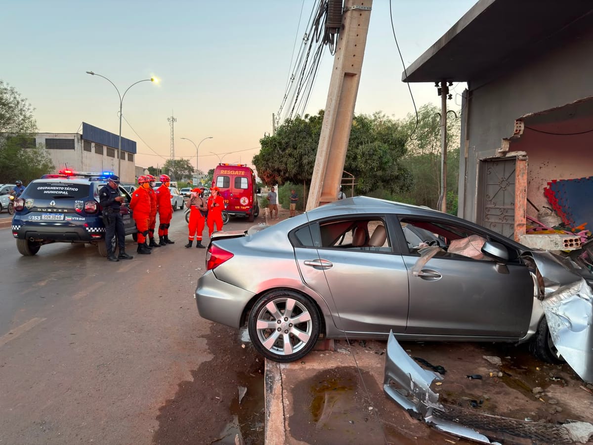 Motorista morre após ser arremessado de carro em acidente em avenida de VG