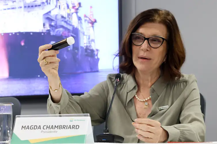 Rio de Janeiro (RJ), 02/10/2026 - A presidente da Petrobras, Magda Chambriard, fala durante coletiva para a imprensa sobre nova descoberta de petróleo em águas profundas do Amapá, no Edifício Sede da Petrobras. Foto: Rovena Rosa/Agência Brasil